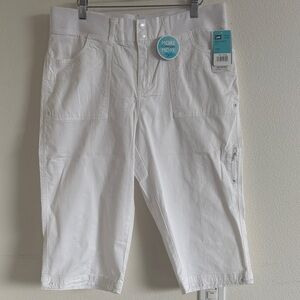 NWT Lee Women’s Crisp White Cargo Capris